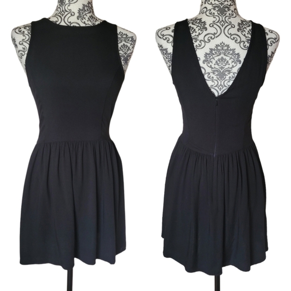 Aritzia Dresses & Skirts - Aritzia Talula fit and flare mini dress size small